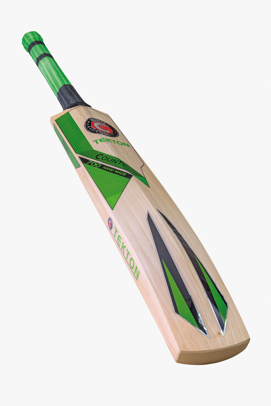 The Hunts County Tekton 100 Junior Cricket Bat, crafted from premium Kashmir Willow with green and black accents and a green grip handle, is displayed on a white background.