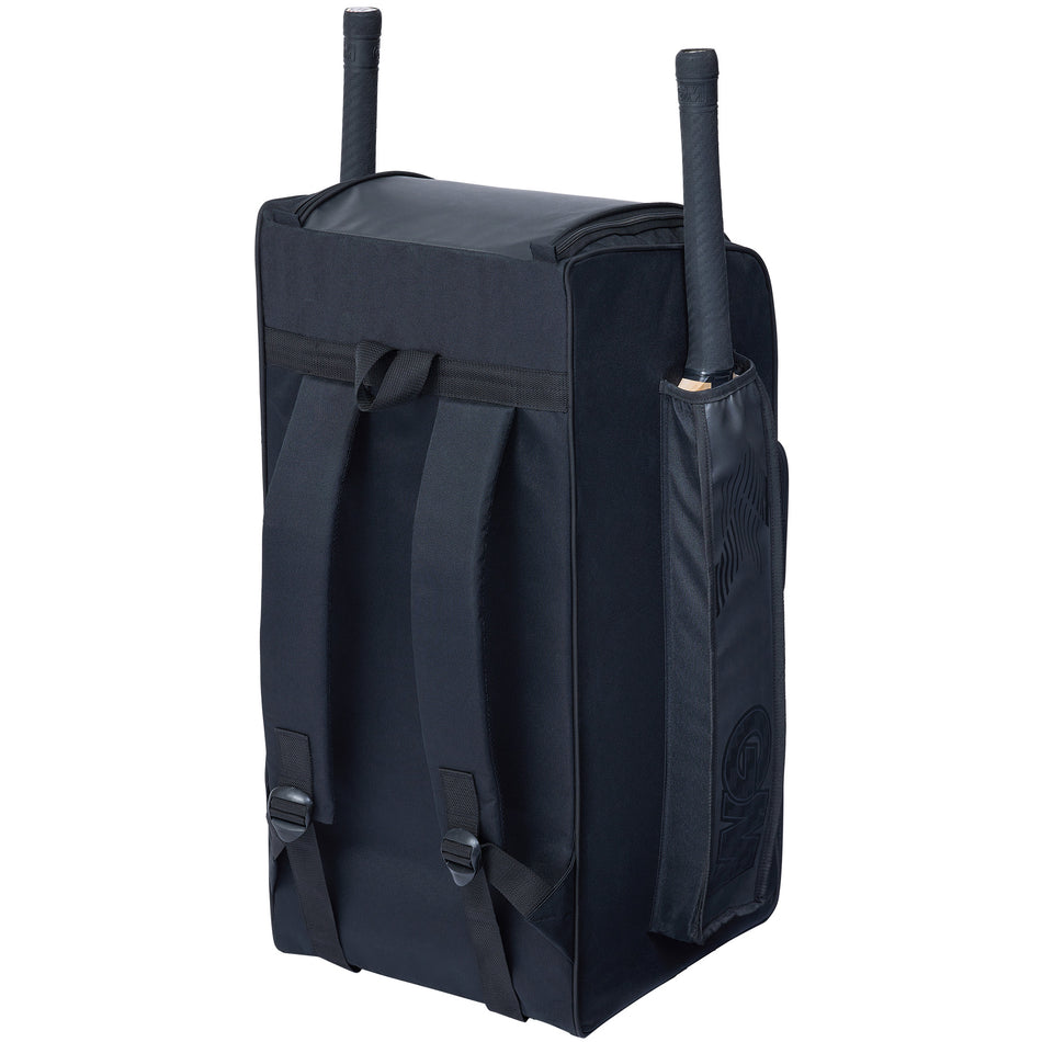 The Gunn & Moore 707 Duffle 2026, a durable black equipment backpack from Gunn & Moore, features shoulder straps and upright side pockets for two baseball bats—perfect for junior players.