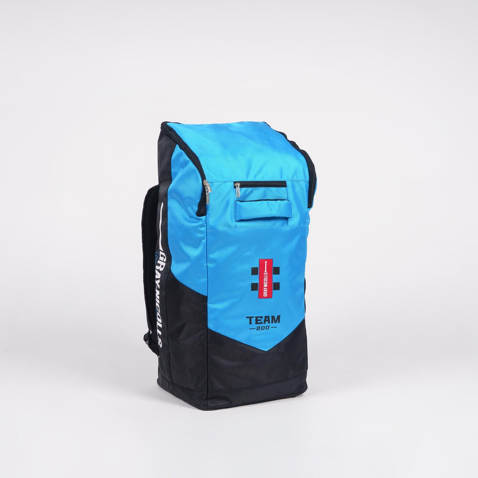 The Gray Nicolls Team 200 Duffle Bag 2026 stands upright on a white background. It features ample storage, a top zippered pocket, front TEAM logo, side carry handle, and dedicated bat pocket—ideal for athletes on the move.