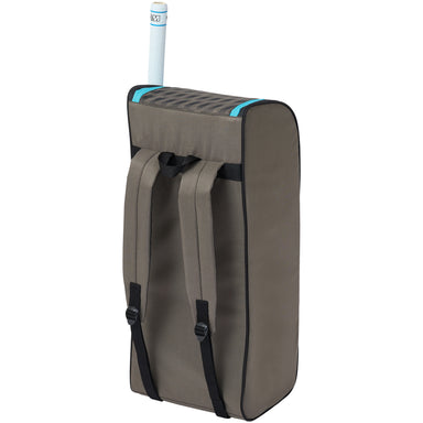 The Gunn & Moore Diamond Duffle 2026, a gray rectangular junior cricket bag with two shoulder straps, displays a blue and white cricket bat partially tucked into its top compartment.