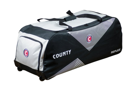 The Hunts County Reflex Wheeled Holdall is a spacious black and white sports bag with convenient top handles, wheels for easy transport, COUNTY and REFLEX branding, and a red-blue circular logo—ideal as a cricket bag or travel holdall.