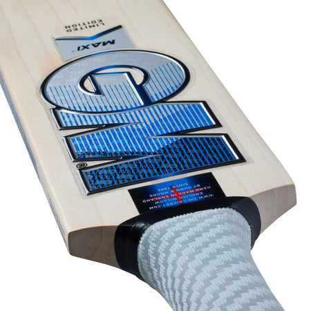 Close-up of the Gunn & Moore Maxi DXM Senior Cricket Bat 2026 featuring a white textured grip and striking blue, silver, and black GM MAX branding on quality wood—perfect for power hitters.