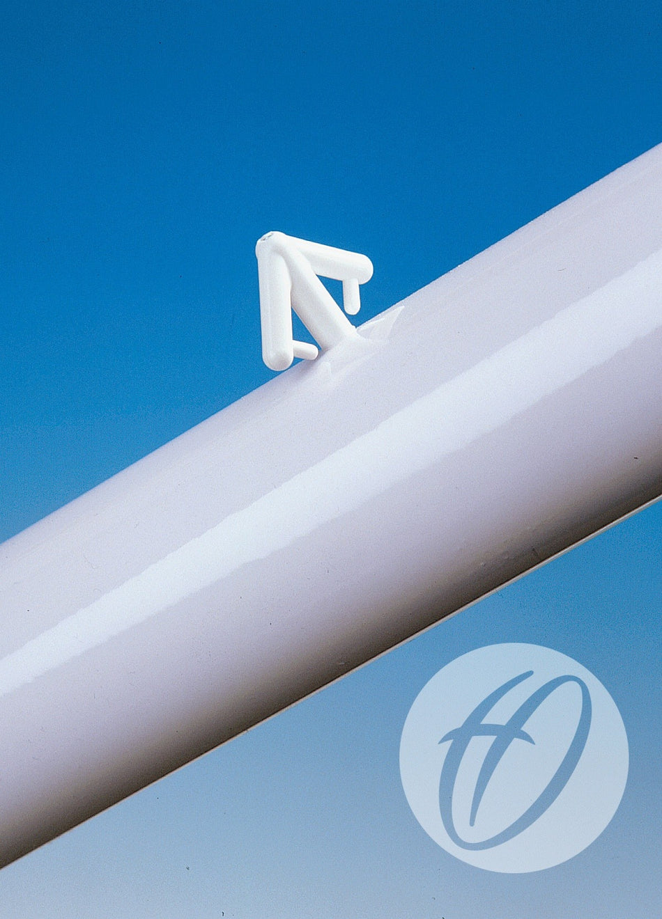 A pack of 12 Harrod Sport Synthetic Arrow Net Hooks, made from white plastic, is shown attached to a glossy white tube against a blue background with a stylized H logo watermark in the lower right corner.