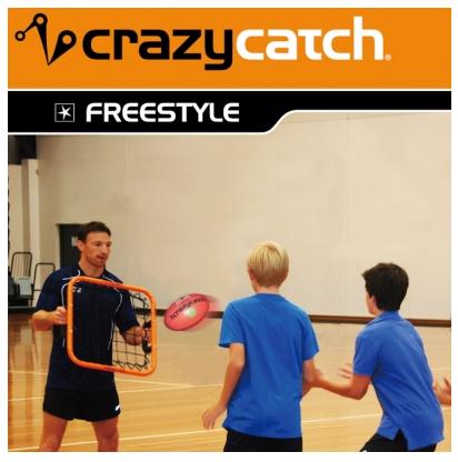 A man holding a ball and racket gets ready to train using the Crazy Catch Freestyle rebound net by Crazy Catch.