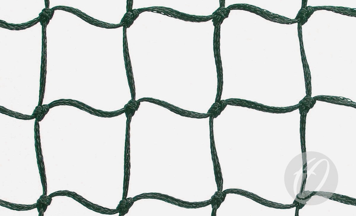 Close-up of Harrod Sport’s Standard Hockey Nets Green HP14, featuring a 3mm braided polypropylene net with square openings, displayed against a white background. A faint circular logo with a stylized ‘k’ appears in the lower right corner—ideal for use with aluminium goals.