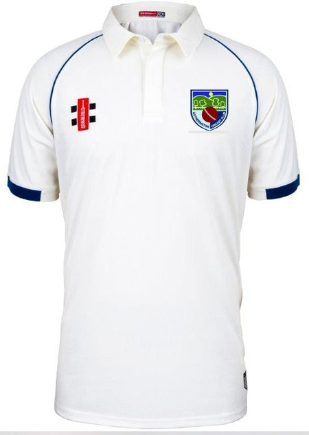 The Gray Nicolls Gotherington CC Matrix V2 S/S Playing Shirt is a white cricket top with blue-trimmed sleeves, a fold-over collar, and two chest logos. It offers moisture control for comfort while playing.