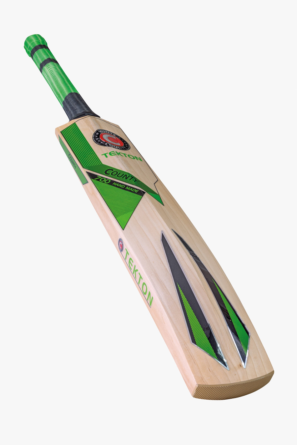 The Hunts County Tekton 100 Junior Cricket Bat, crafted from premium Kashmir Willow with green and black accents and a green grip handle, is displayed on a white background.